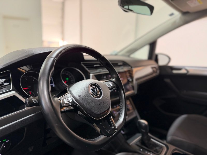 Volkswagen Touran 2.0 TDI Business & Navi DSG 2021, foto 9