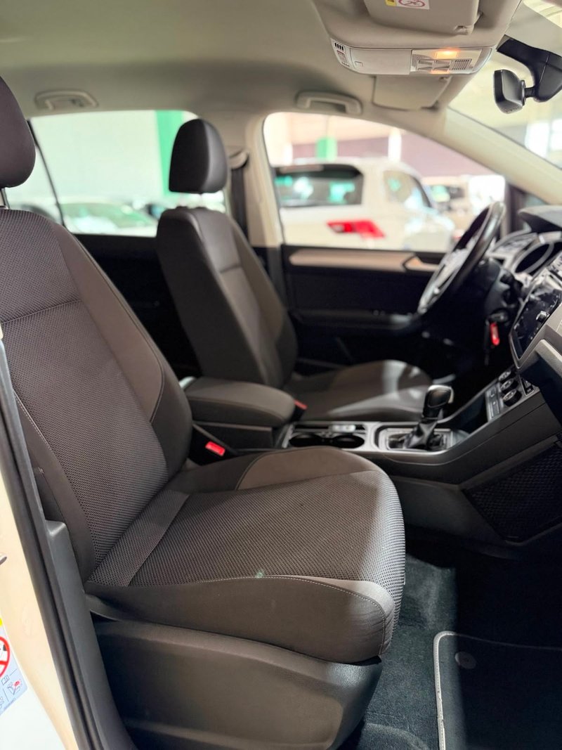 Volkswagen Touran 2.0 TDI Business & Navi DSG 2021, foto 17