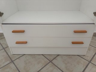 Armario blanco de madera