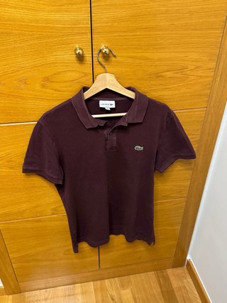 Polo Lacoste burdeos hombre