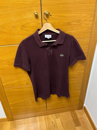 Polo Lacoste burdeos hombre