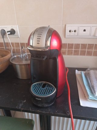 Cafetera Dolce Gusto Nescafé Roja