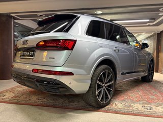 Audi Q7 Black line plus 50 TDI 210kWq. tip.