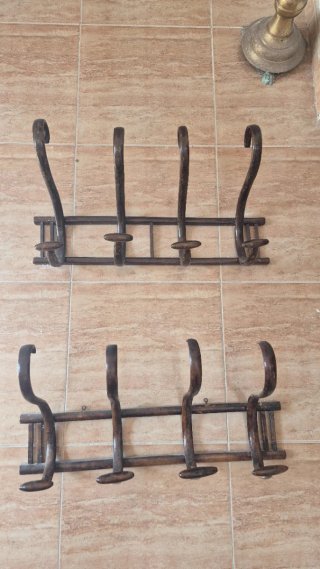 Colgador de ropa antiguo madera y metal
