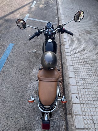 Suzuki TU250X Negra y Marrón
