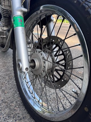 Suzuki TU250X Negra y Marrón
