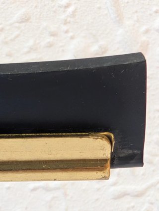 Limpiacristales de Latón.