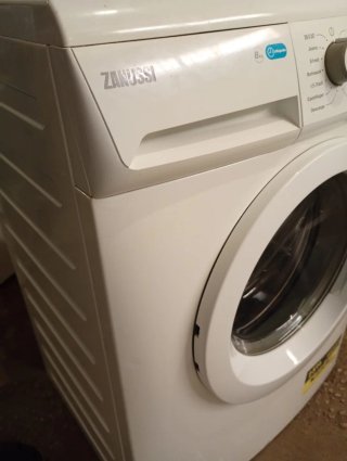 LAVADORA ZANUSSI de 8 kilos y 1200 rpm. Clase A