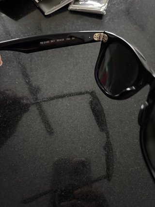 Gafas de sol Rayban clasicas negras .
