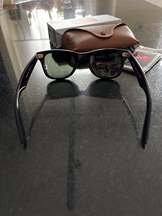 Gafas de sol Rayban clasicas negras .