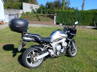 Yamaha Fazer 600 gris