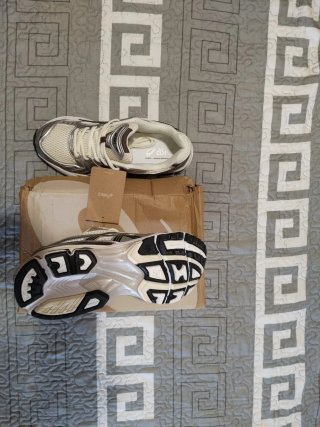 Asics Blancas y Plateadas Talla 40