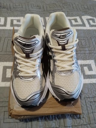Asics Blancas y Plateadas Talla 40