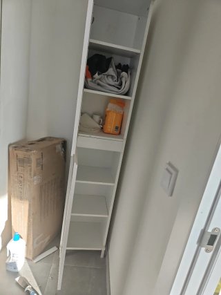 Armario de baño con puertas de cristal