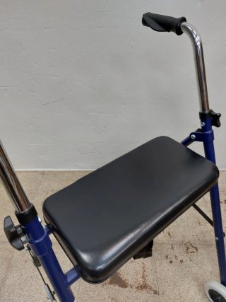 Andador Plegable con Asiento y Ruedas