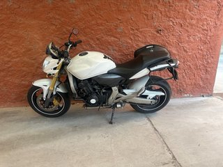 Honda CB600F Hornet 2008 Blanca y negra