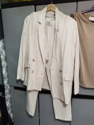 Traje Beige Chaqueta y Pantalón y chaquetas