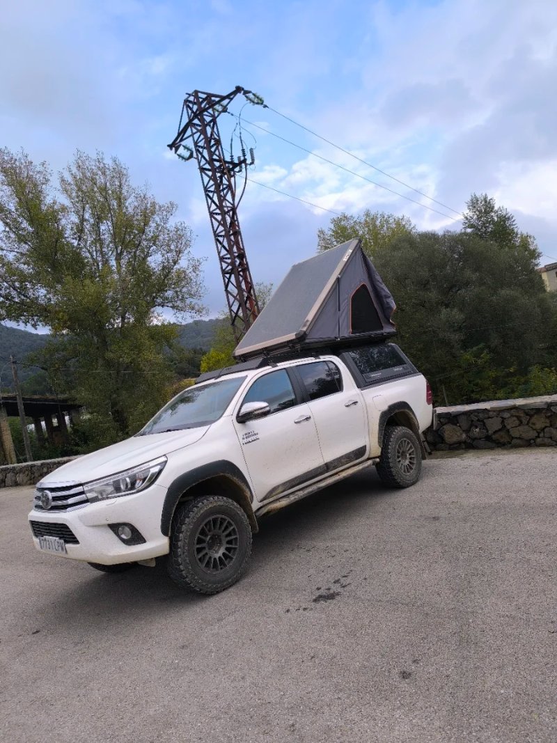 Toyota Hilux - foto 1