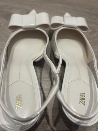 Tacones Zara blancos con lazo elegantes