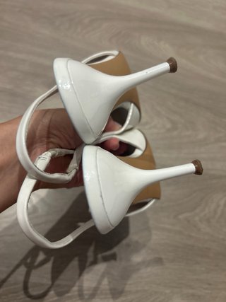 Tacones Zara blancos con lazo elegantes