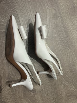 Tacones Zara blancos con lazo elegantes