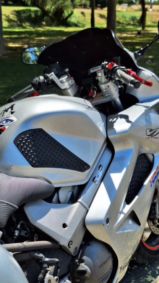 Honda VFR 800 F con maletas GIVI