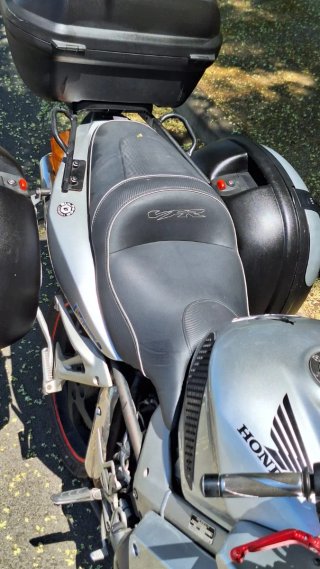 Honda VFR 800 F con maletas GIVI