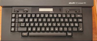 Máquina de escribir Olivetti ET Compact 60.