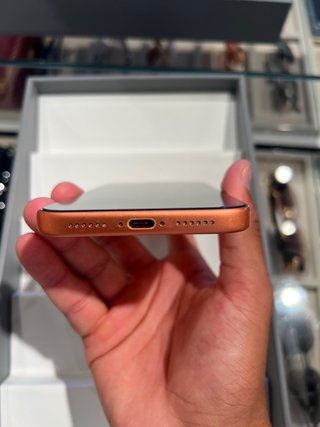 iPhone Naranja con Caja precio negociable