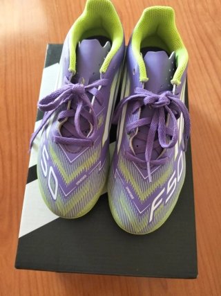 Botas de fútbol Adidas F50 niño. Esplugues de Llob