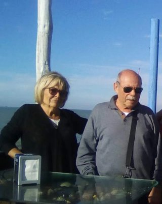 Busco mujer para el cuidado de los abuelos .