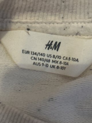 Sudadera Puma Roja y  Sudadera Blanca H&M.