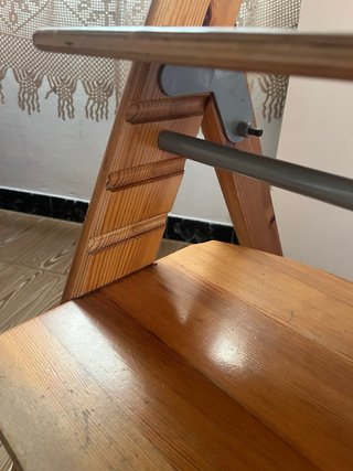 Trona de madera