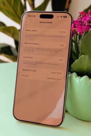 iPhone 16 Pro Max Dorado/Rosa