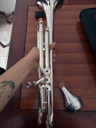 Trompeta Yamaha YTR 2330S con funda