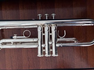 Trompeta Yamaha YTR 2330S con funda
