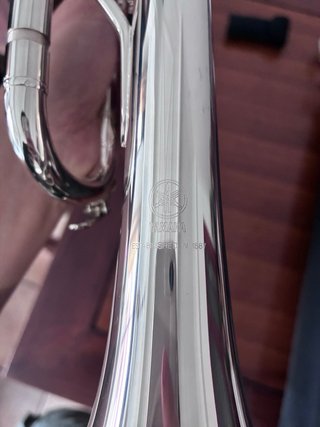 Trompeta Yamaha YTR 2330S con funda