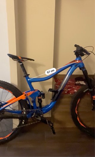 Bicicleta Enduro Giant Azul y Naranja