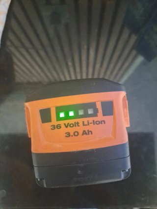 Batería Hilti B 36/3.0 Li-Ion averiada