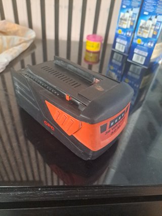 Batería Hilti B 36/3.0 Li-Ion averiada
