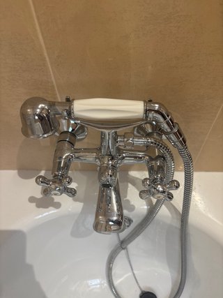 Grifo de bañera plata y blanco. Leroy Merlin