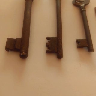 4 Llaves antiguas hierro forjado.