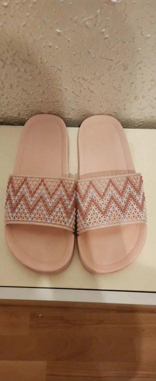 Chanclas rosas y multicolor