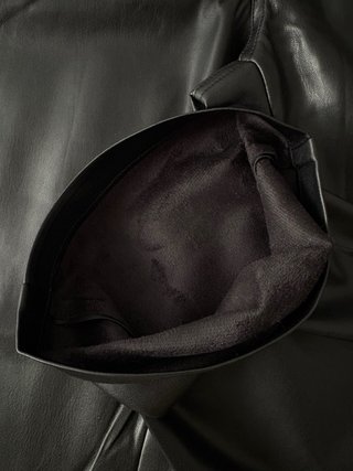 Pantalones efecto piel negros