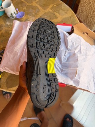 Nike P-6000 Negro Gris Amarillo