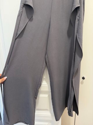 Pantalón Zara fluido tipo pareo gris