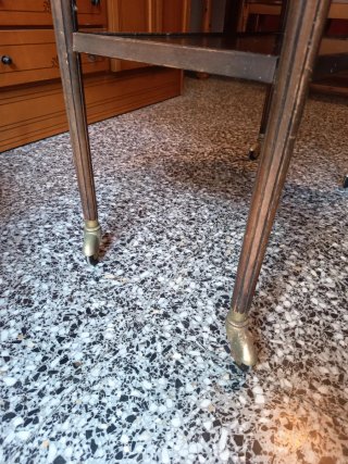 Mesa ratona de madera