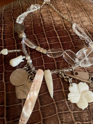 Collana argento e madreperla con ciondoli