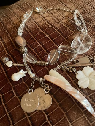 Collana argento e madreperla con ciondoli