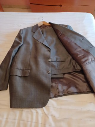 Traje de caballero gris